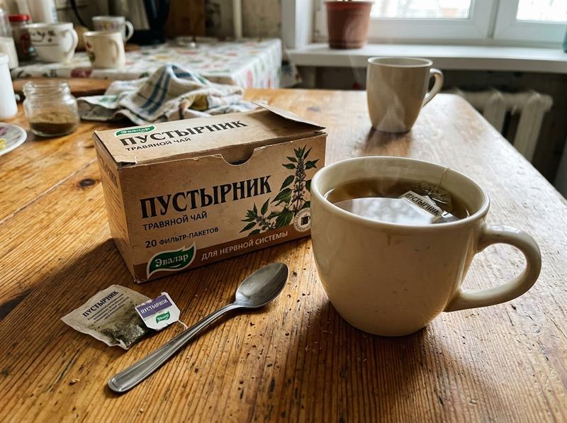 Вот такой успокоительный сбор пустырника завариваю на ночь